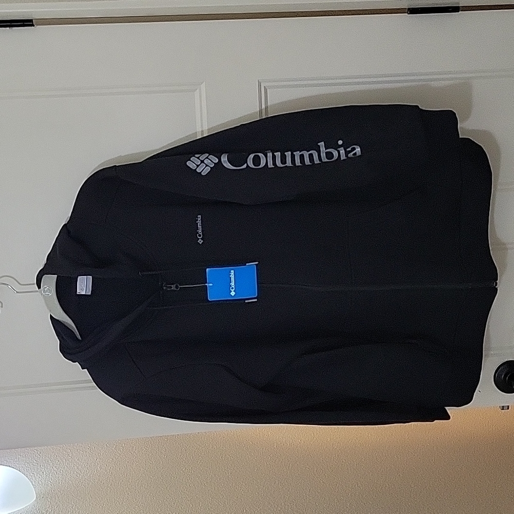 NWT Columbia hoodie in black with gray Columbia sleeve emblem, women's 2X.